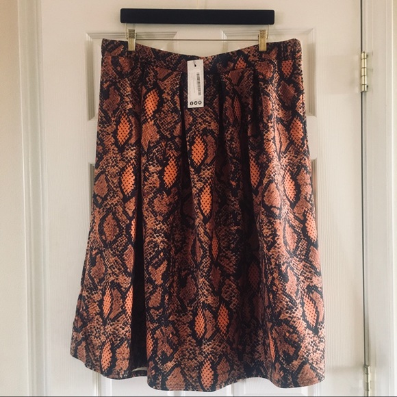 NWT Boohoo Snake Print Scuba Midi Skirt SZ 20 - Picture 4 of 6